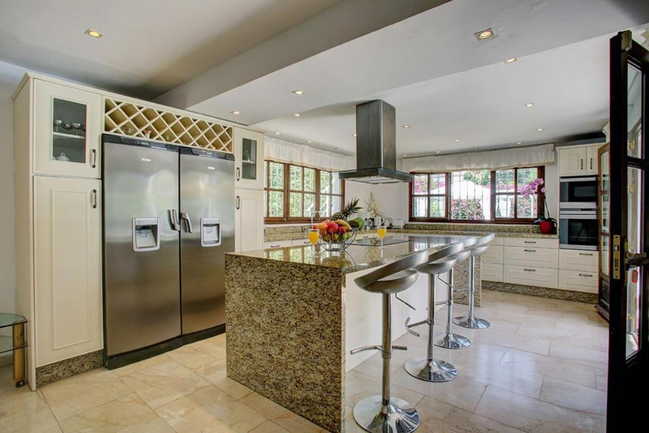 Exclusive Villa Las Palmeras Puerto Banus With Heated Private Swimming Pool, Marbella, Spain Ngoại thất bức ảnh